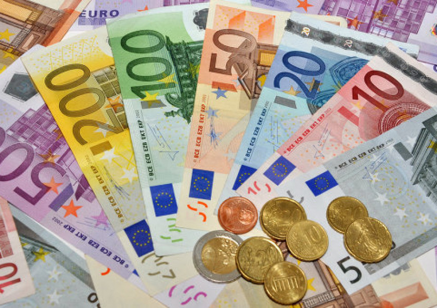 Еврото се срина заради предстоящите избори във Франция