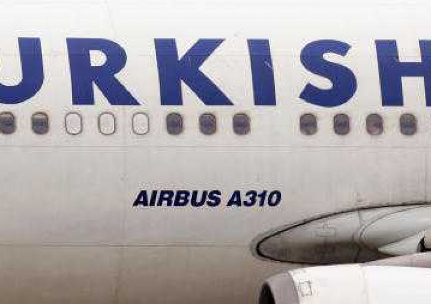 Турски самолет кацна принудително в Париж