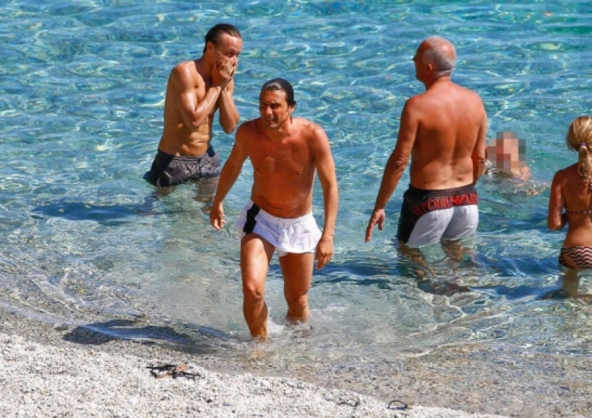 Антонио Конте показва мускули на плажа
