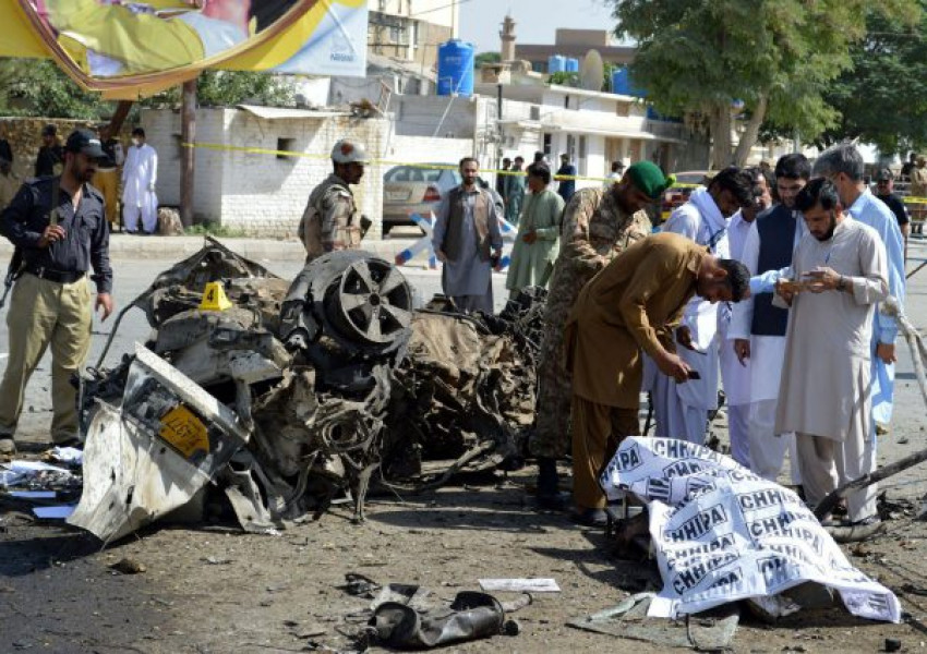40 души загинали при три взрива в Пакистан