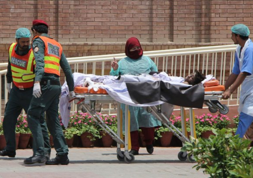 123 души загинаха в Пакистан при ужасяващ инцидент!