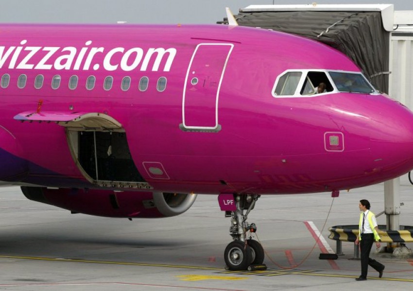 Инцидент по време на полет за Лондон, мъж се опита да отвори вратата на самолета