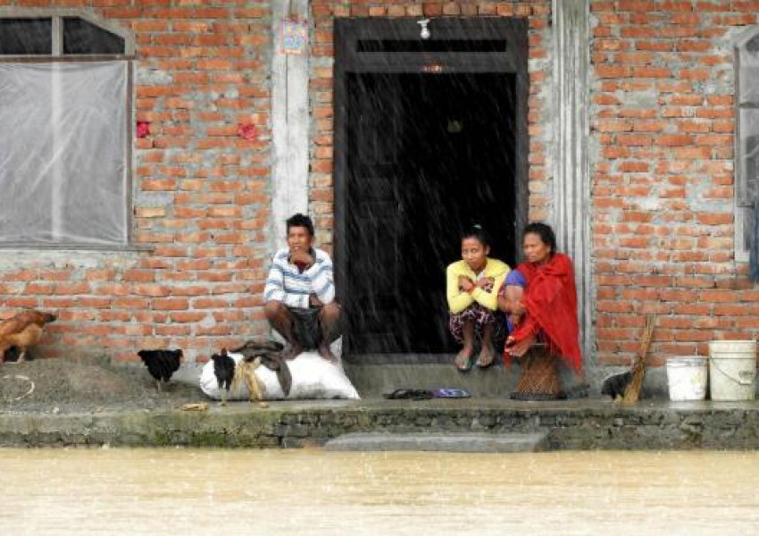 Най-малкото 160 души загинаха при ужасяващо бедствие в Азия