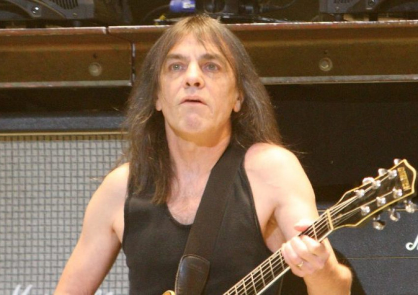 Почина китаристът на AC/DC Малкълм Йънг