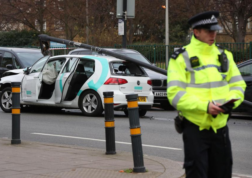 Кола се вряза в група пешеходци в южен Лондон
