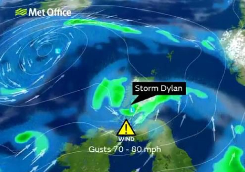 Бурята "Дилън" удря Острова на Нова година