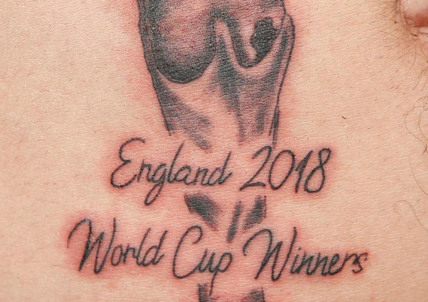 Фен си татуира купата за Англия 