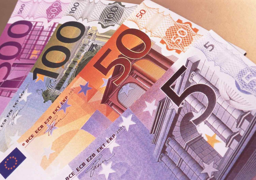 Еврото падна до рекордно ниски крайности