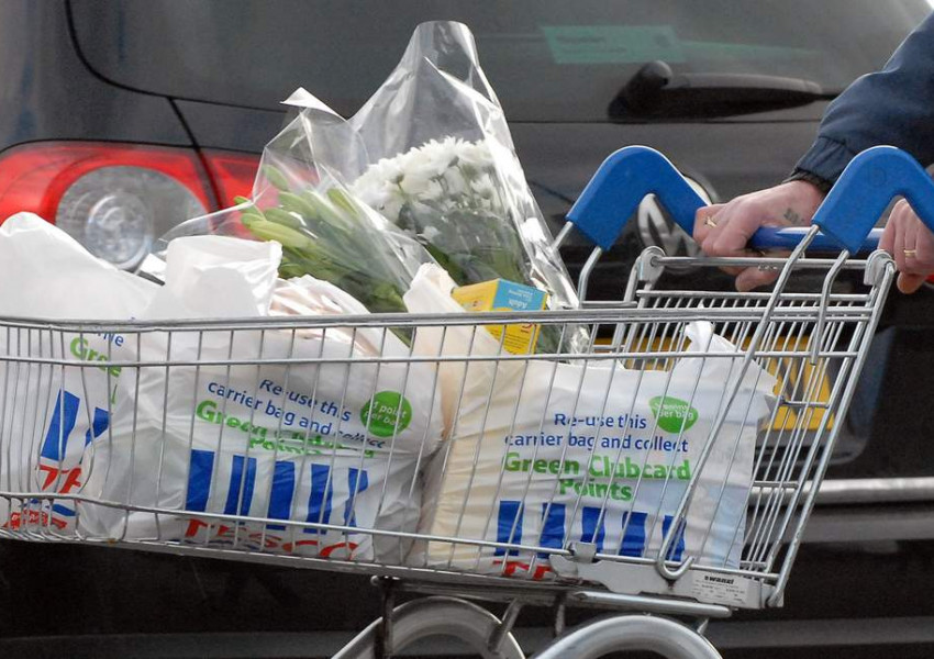 Найлоновите торбички в британските магазини ще поскъпнат