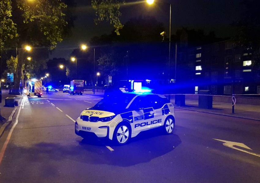 Жена бе ударена от камион в източен Лондон 
