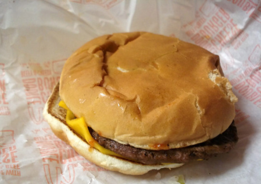 "МакДоналдс" раздава безплатни чийзбургери !