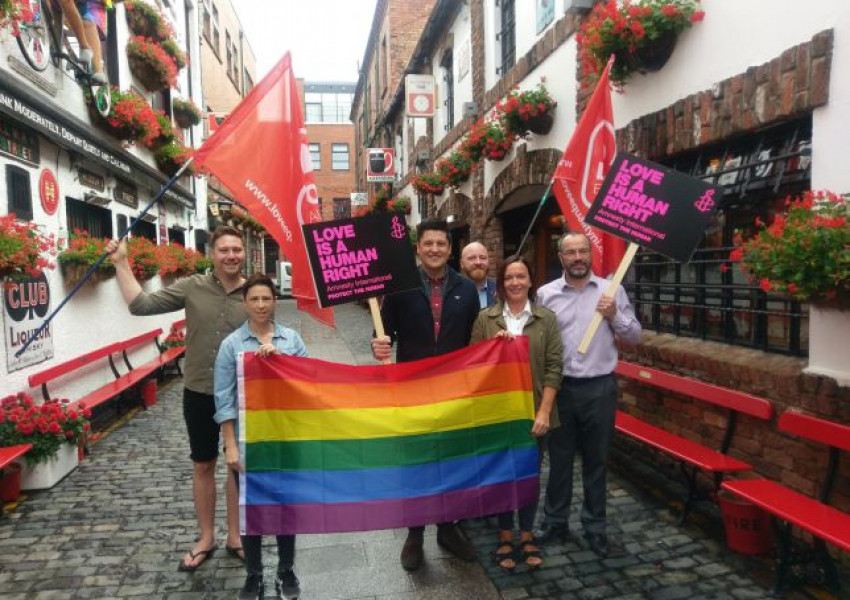 Екшън във влака от Брайтън за Лондон заради гей прайда (ВИДЕО)