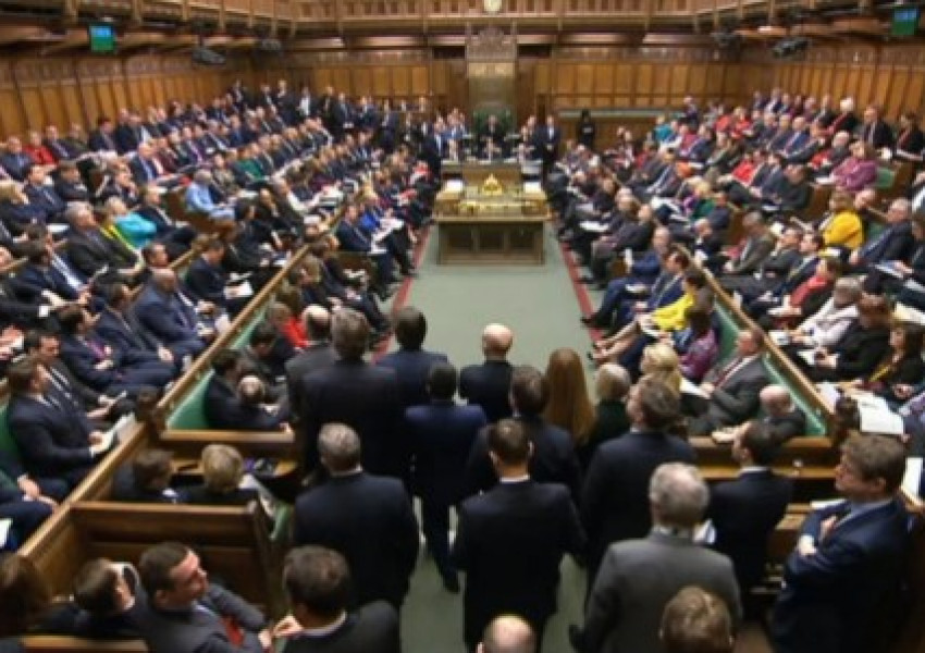 Депутатите в британския парламент си вдигнаха заплатите