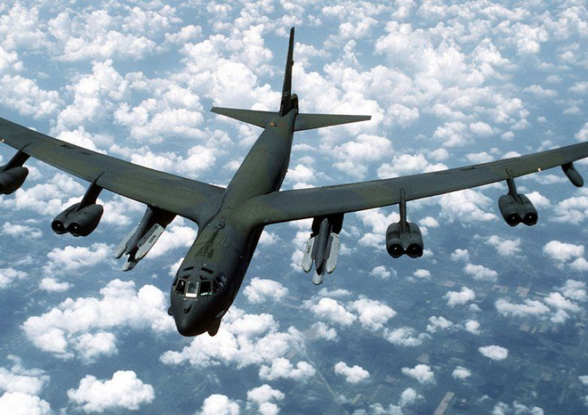 САЩ разполагат бомбардировачи Б-52 способни да носят ядрено оръжие в Австралия