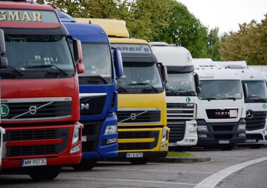 Опашки от тежкотоварни камиона могат да се извият в Югоизточна Англия 