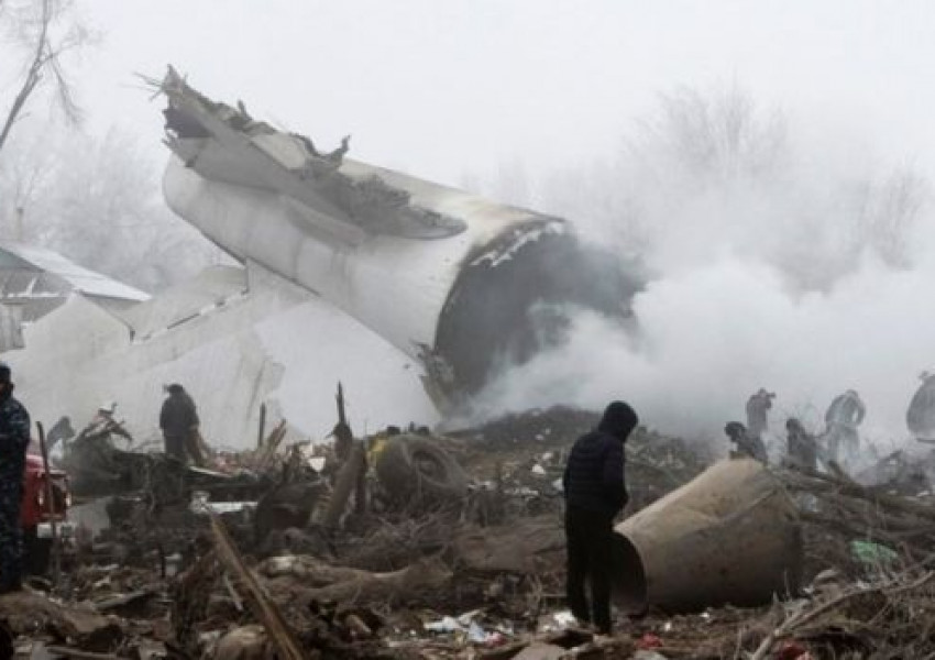 Товарен самолет се разби в жилищен район край Бишкек (СНИМКИ)