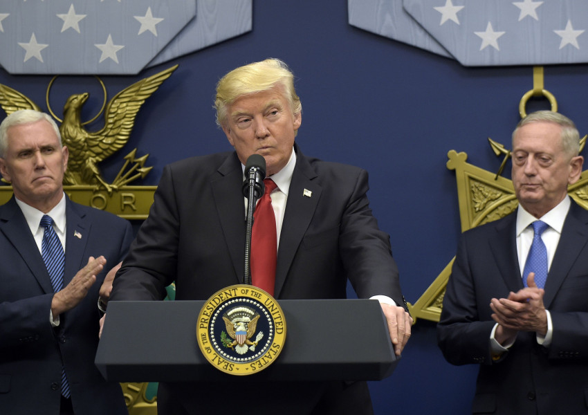 Тръмп изпраща 100 000 войници на лов за нелегални имигранти