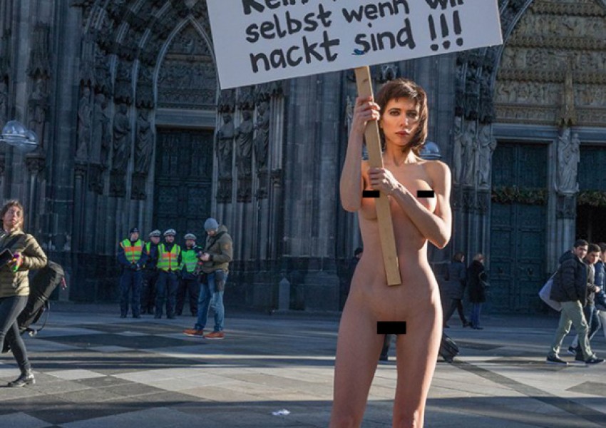 Хужодничка протестира гола срещу сексуалните нападения в Кьолн (СНИМКИ+ВИДЕО)