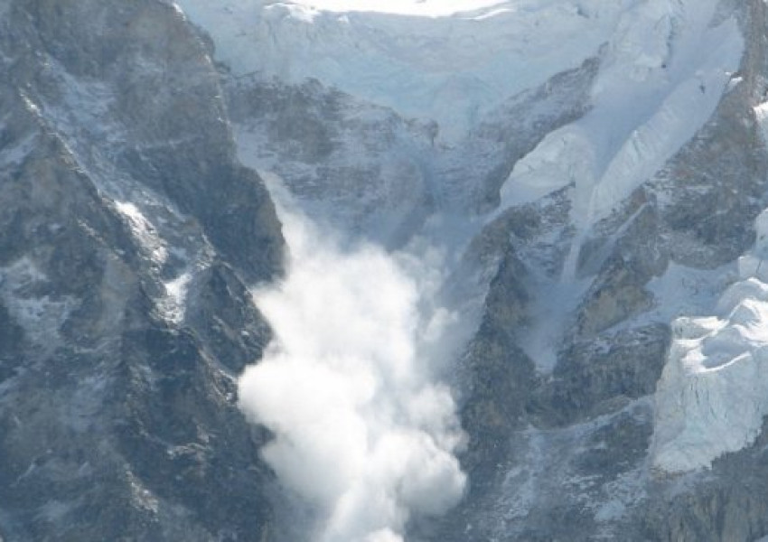 Обявиха най-високо предупреждение за опасност от лавини в Алпите   