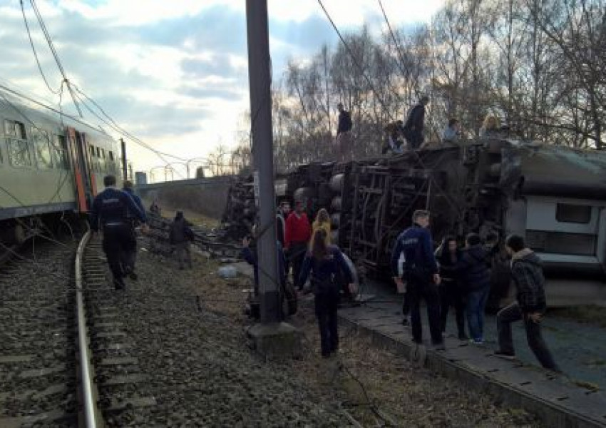 Катастрофа на пътнически влак в Белгия, един човек загина, 20 са ранени