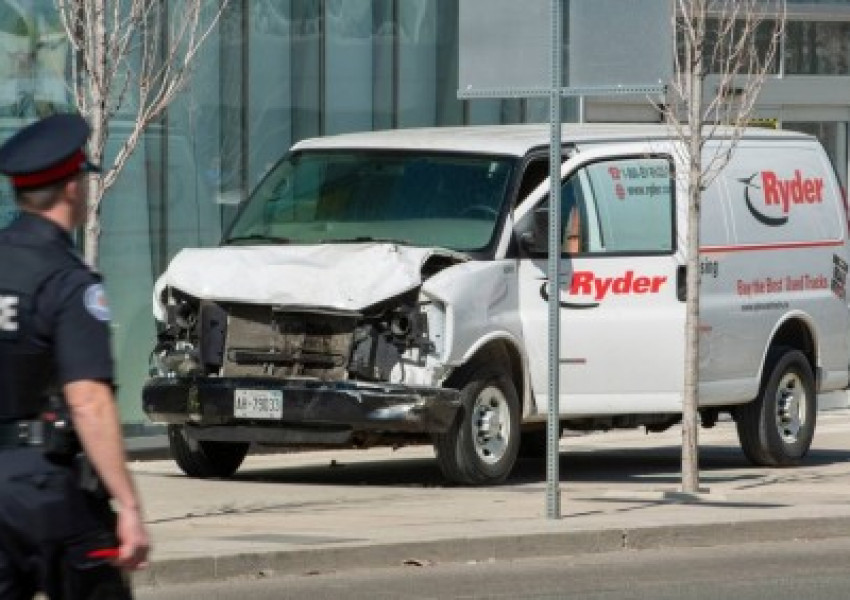 Ван се вряза в група пешеходци в Канада, 10 са загинали!