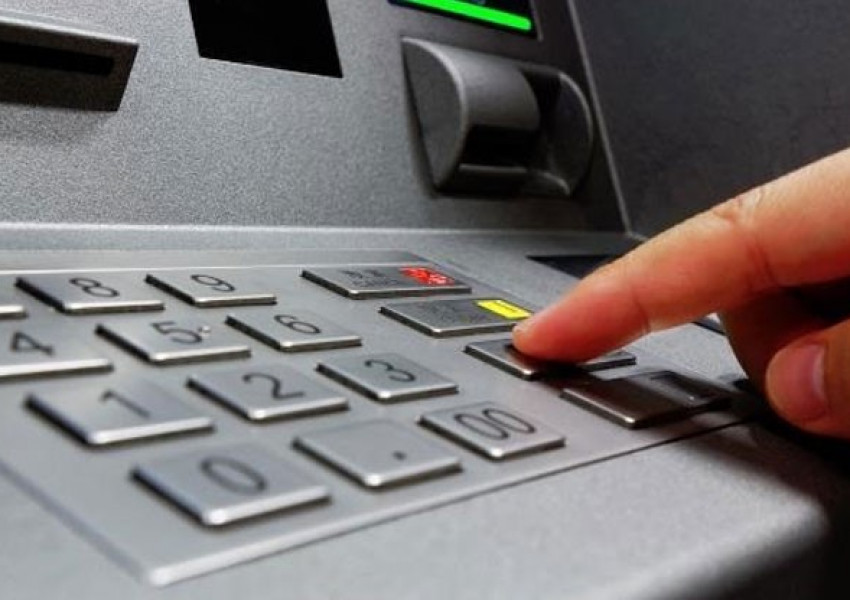 За какво да внимаваме, когато теглим пари от банкомат?