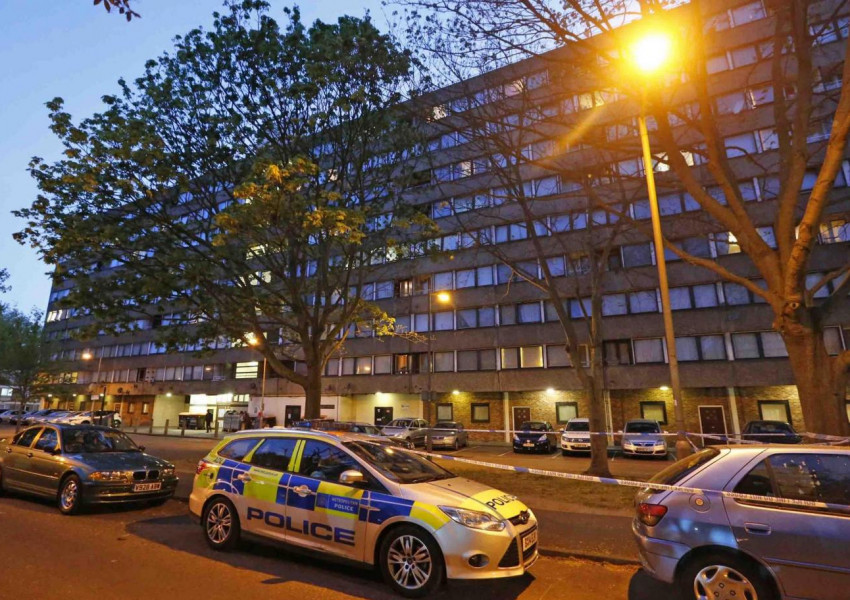 17-годишен младеж убит с мачете в Южен Лондон