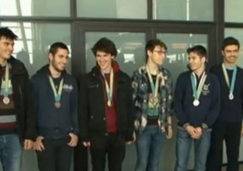 Българските математици с 5 златни медала от олимпиада в Казахстан