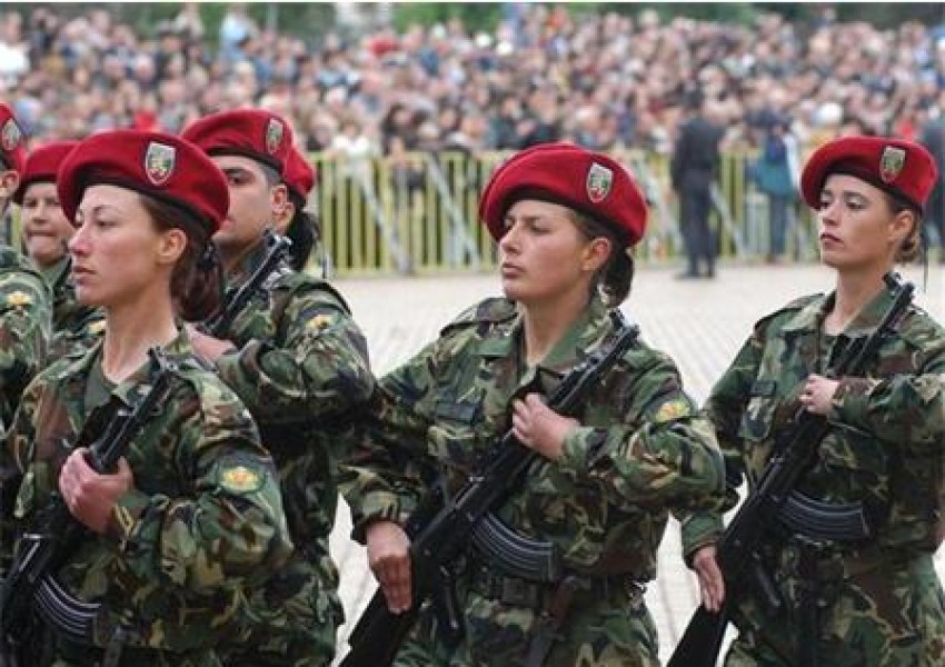 Нараства броят на жените, които искат военно обучение в България