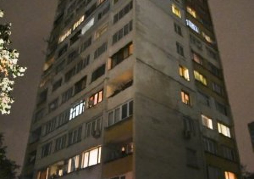 Евакуираха 15-етажен блок в София заради носещи стени