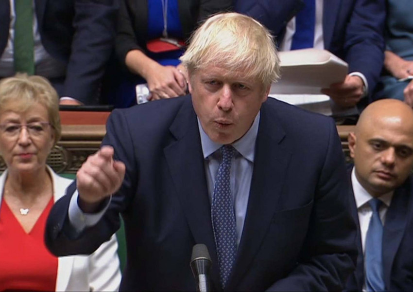 Борис Джонсън крещи в парламента, обещава "Брекзит" на 31 октомври