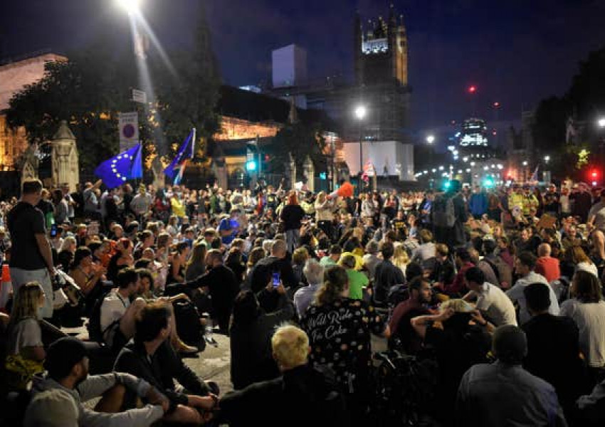 Голям протест се проведе в Лондон против разпускането на парламента