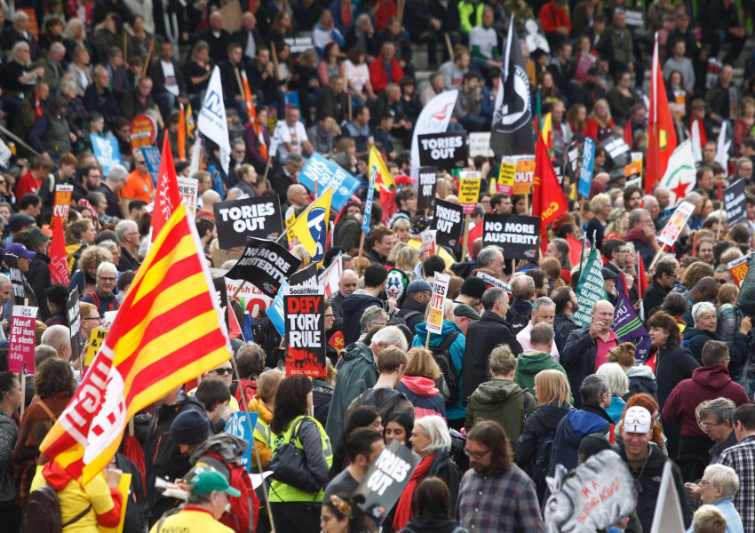 Хиляди на протест срещу "Брекзит"