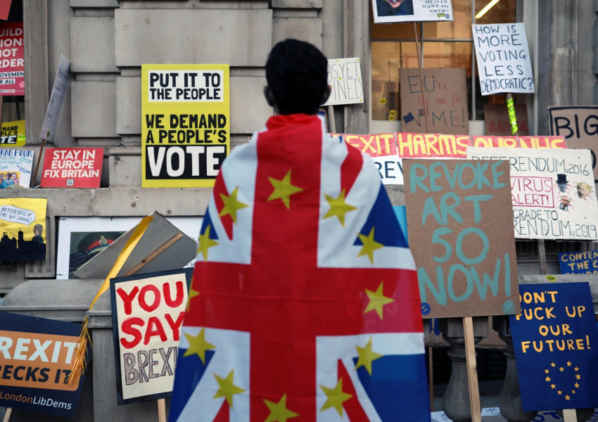 Главоблъсканицата около Брекзит руши британската политическа система