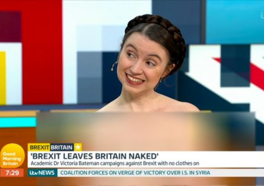 "Анти-Брекзит" активистка се появи чисто гола в сутрешно шоу