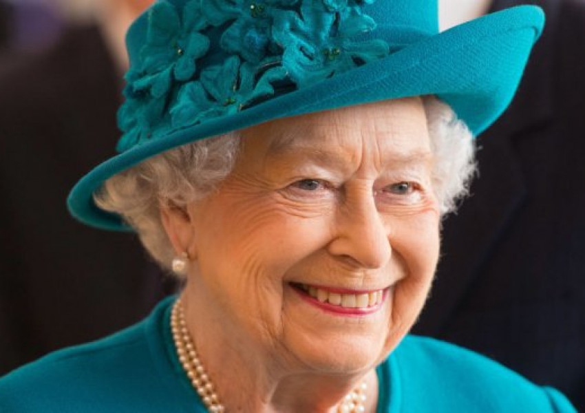 Кралица Елизабет II се качи на кон на 90 години (ВИДЕО)