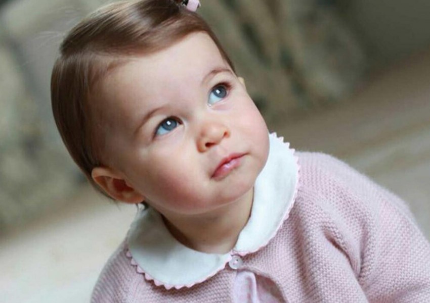 Вижте очарователните нови снимки на принцеса Шарлот (СНИМКИ)