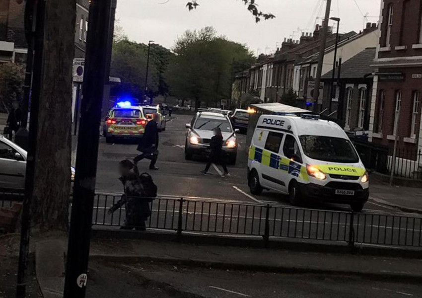 Група ученици пребиха мъж в Западен Лондон