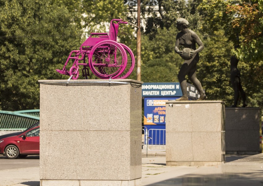 Destructive Creation издигнаха паметник на параолимпийците в центъра на София