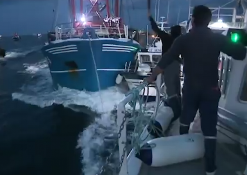 Ожесточени сблъсъци между френски и британски рибари в Ламанша (СНИМКИ+ВИДЕО)
