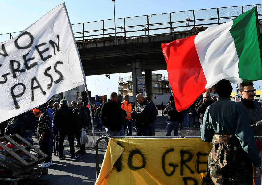 Протести в Италия заради задължителната ваксинация и зелените сертификати