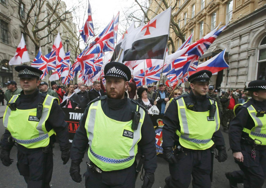 Масови арести в Лондон при сблъсъци на крайнодесни и антифашисти