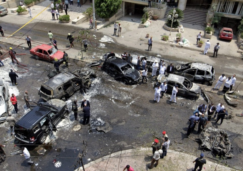 150 загинали при кървав атентат в Египет