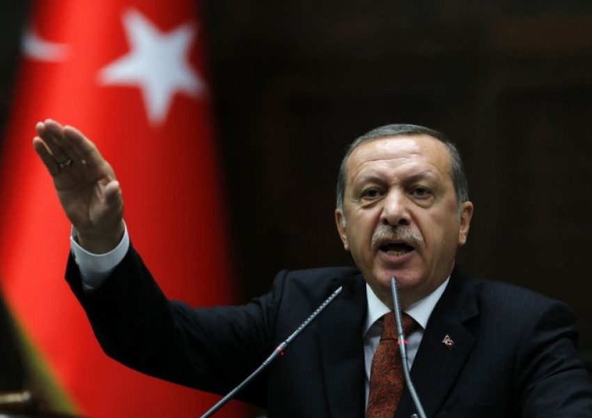 Турските власти с нов удар по медии и банка