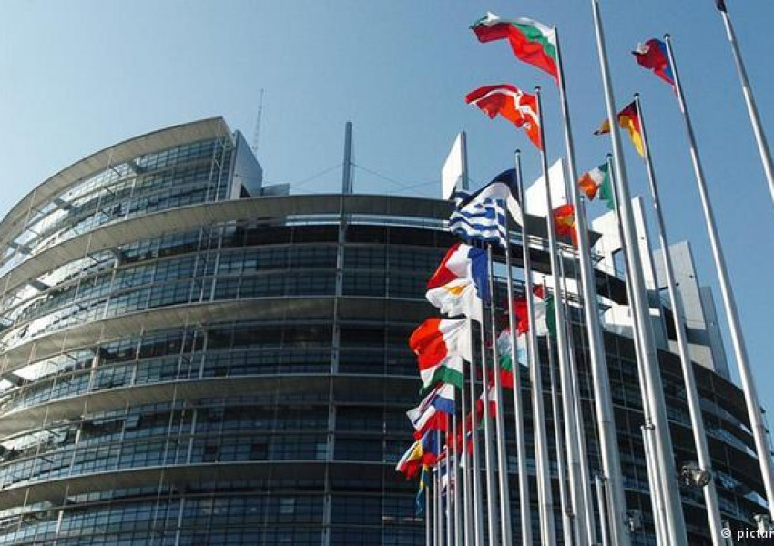 Европарламентът призова за замразяване на преговорите за членство с Турция