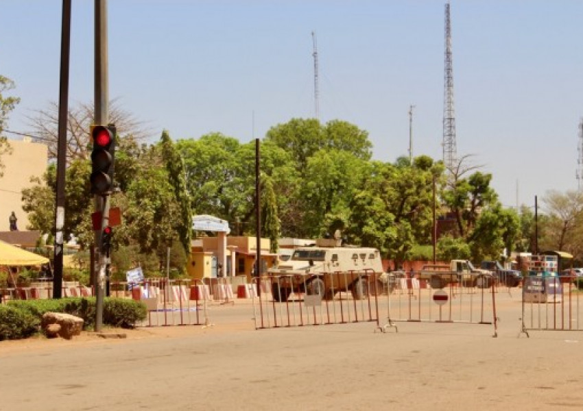 Близо 30 убити при атентати в столицата на Буркина Фасо  