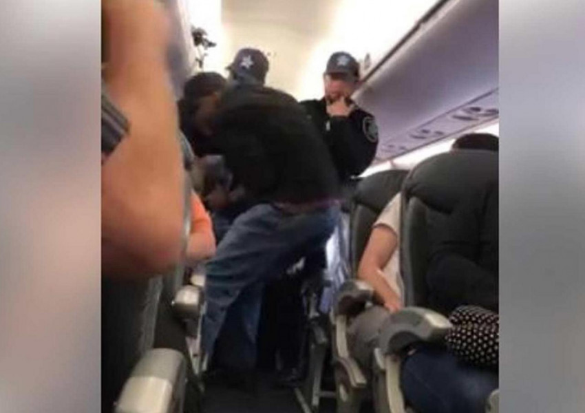 Извлякоха насила пътник от препълнен самолет 