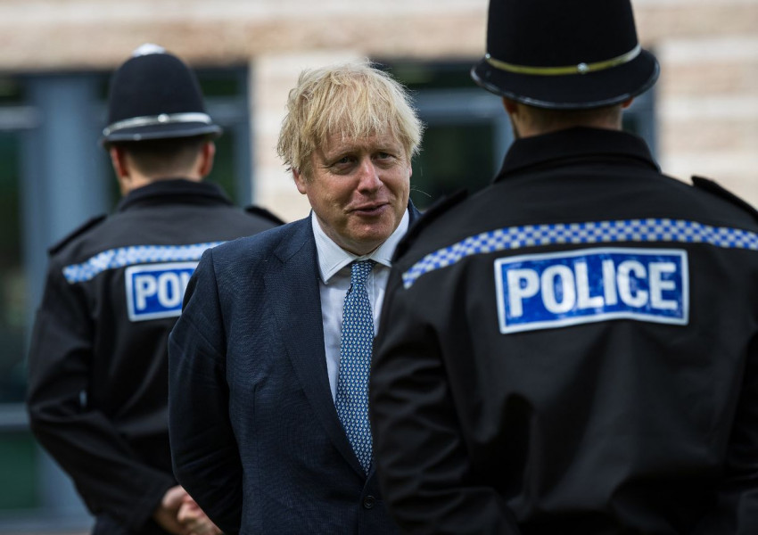 Полицията изпрати въпроси до Борис Джонсън относно празненствата по време на заключванията