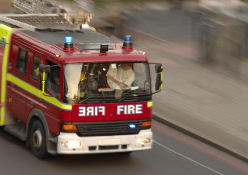 Един човек е загинал при пожар в Източен Лондон