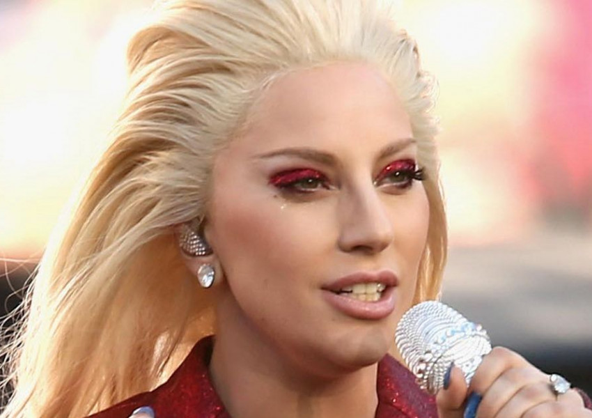 Лейди Гага пусна българска народна песен